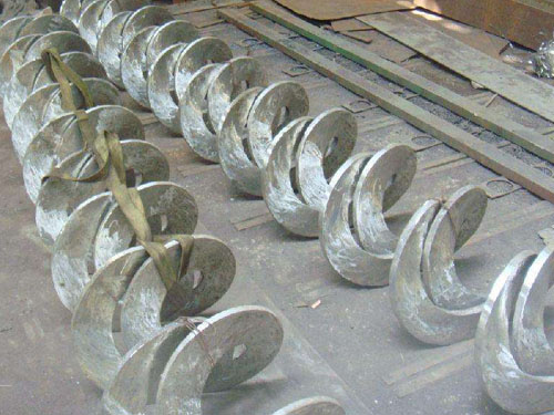 多出料口絞龍輸送機結構圖紙 多出料口絞龍輸送機結構圖紙